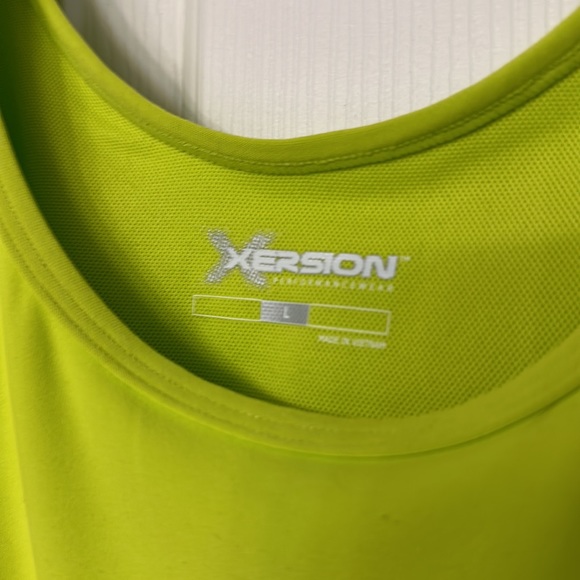 Womens workout tank top with built-in bra. Size large. - Picture 2 of 4